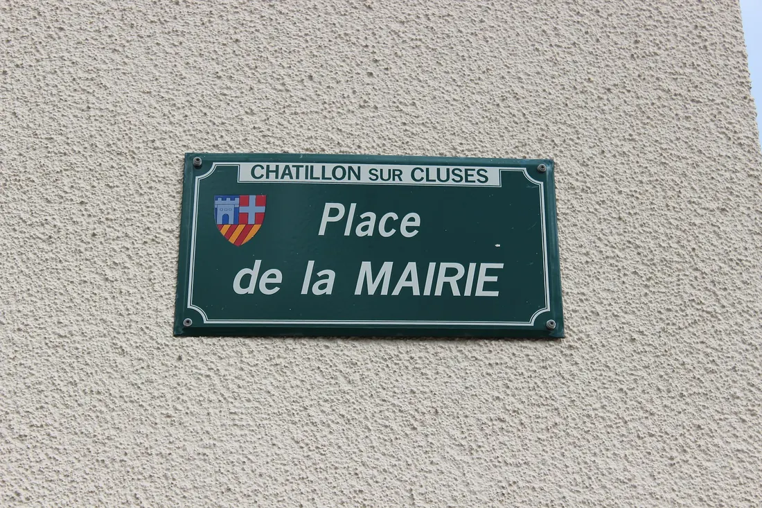 Châtillon-sur-Cluses - Place de la Mairie